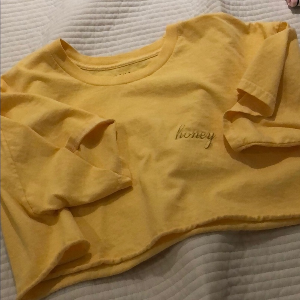 brandy cropped honey embroidered tee🍯